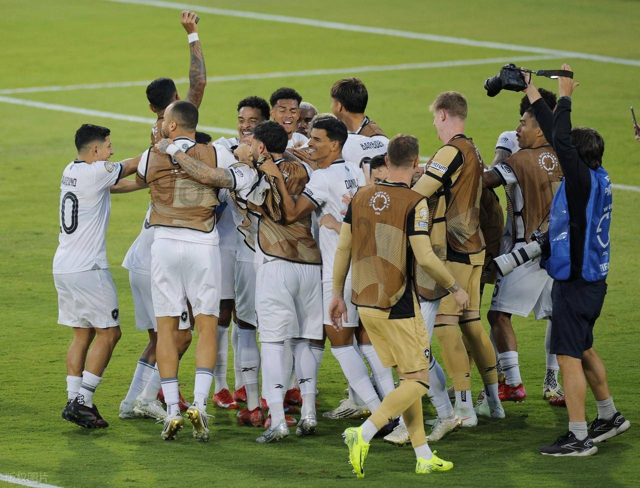 华体会官网-曼城险胜本菲卡，C罗梅开二度西甲  第1张