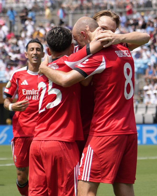 华体会官网-曼城险胜本菲卡，C罗梅开二度西甲  第2张