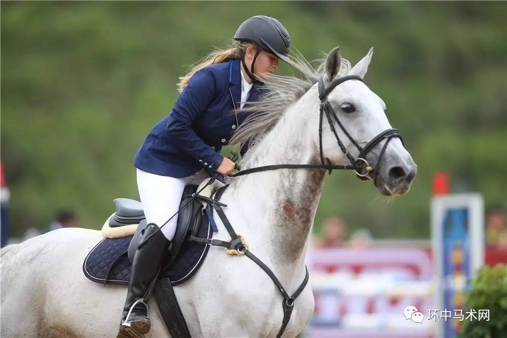 华体会app-黎巴嫩代表团在马术比赛中赢得观众的欢心  第2张